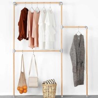 Elbise Giysi Askısı Üç Bölümlü Ahşap ve Metalden Kombine Olarak Tasarlanmıştır